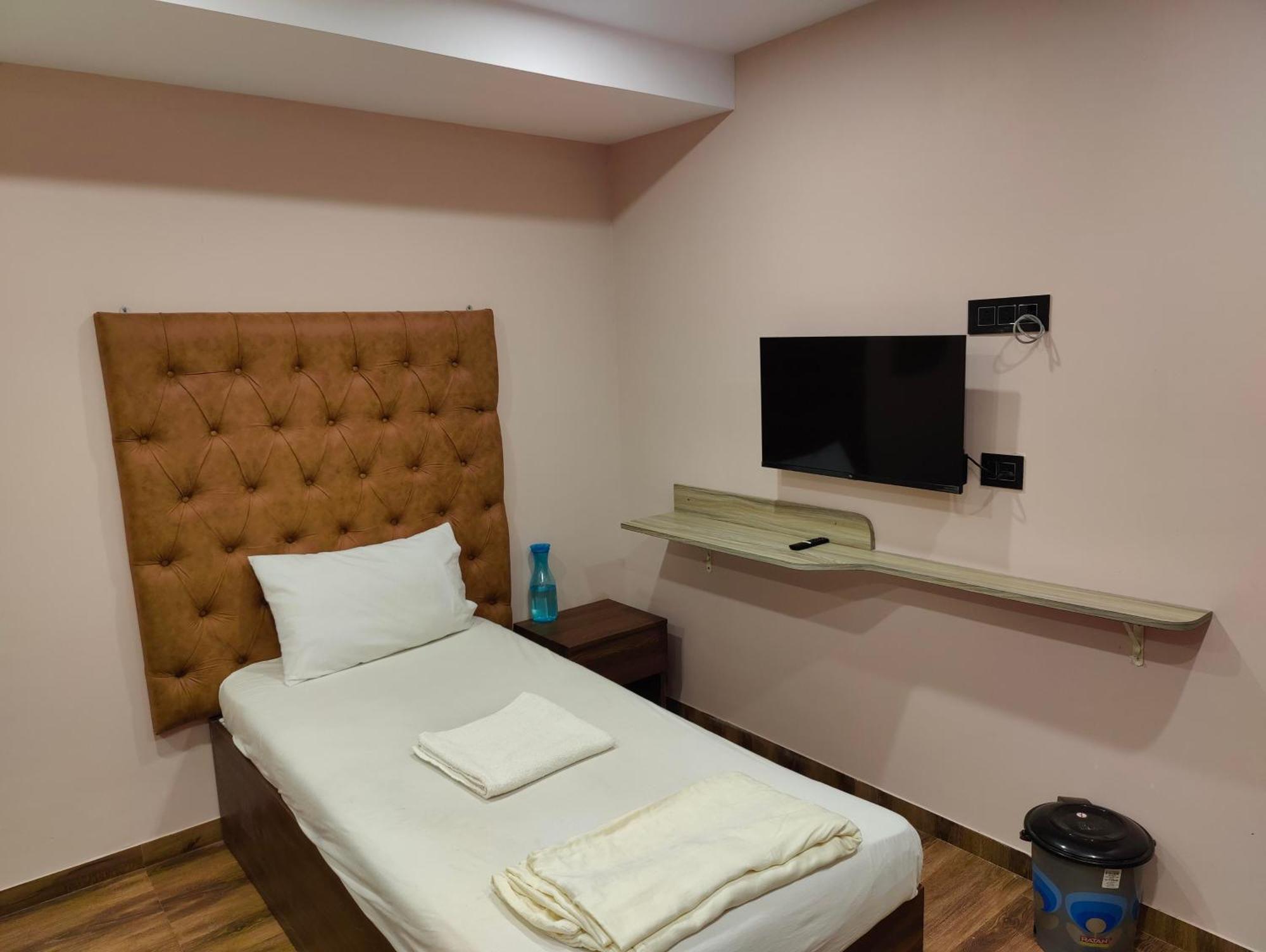 Hotel Garden View Inn - Near Nesco Mumbai Bagian luar foto